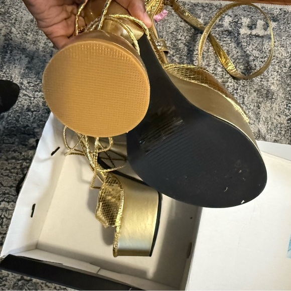 LIKE NEW Fashion Nova Gold platform Heels - Size 5.5 - Picture 4 of 4